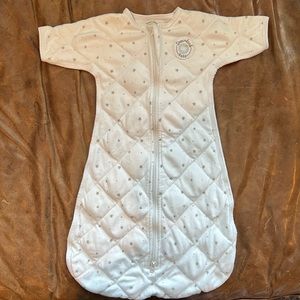 Dreamland baby weighted transition swaddle, white and gray stars. Size 3-6 mo